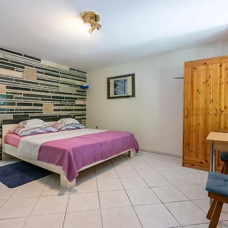 Einzigartiges Nur 20 Meter Zum Mit Privater Terrasse, Grill - Hundefreundlich